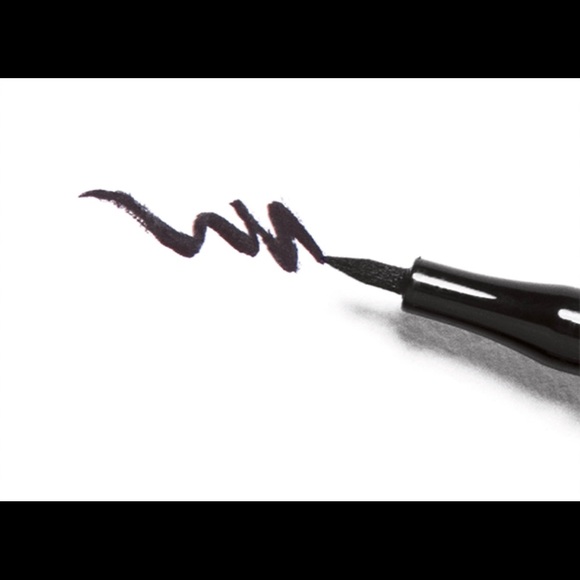 Moodstruck Precision liquid eyeliner - Picture 2 of 2
